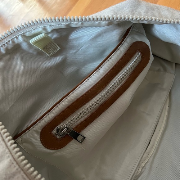 Tern Weekender Travel Bag - Picture 7 of 10